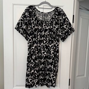 Free assembly Black and White Patterned Dress